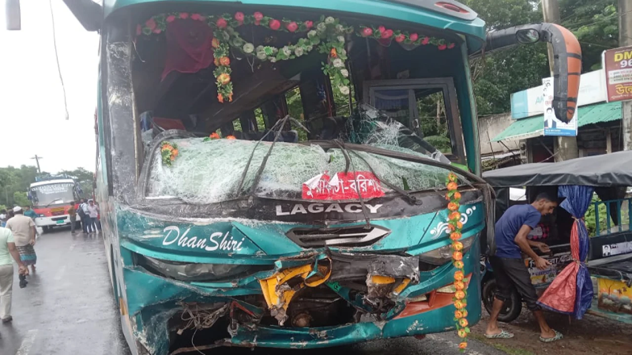 র‍্যাবের পিকনিকের গাড়ি দুর্ঘটনায় শিশু নিহত, আহত ২২