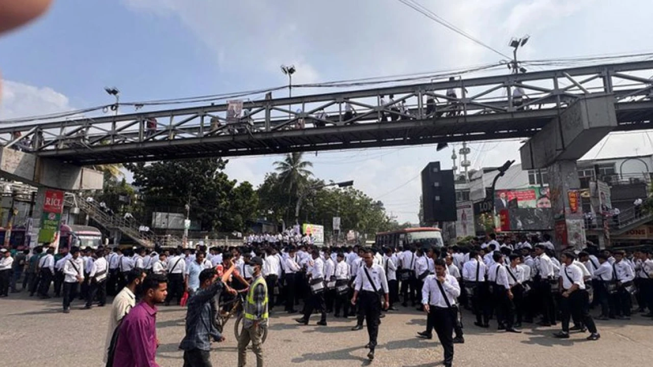 সায়েন্স ল্যাবে ঢাকা কলেজের শিক্ষার্থীদের সড়ক অবরোধ, ভোগান্তিতে মানুষ