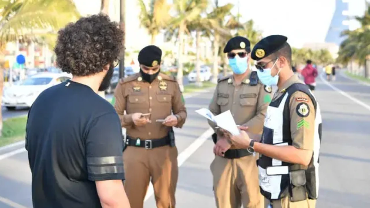 সৌদিতে ২১ হাজারের বেশি প্রবাসী গ্রেপ্তার