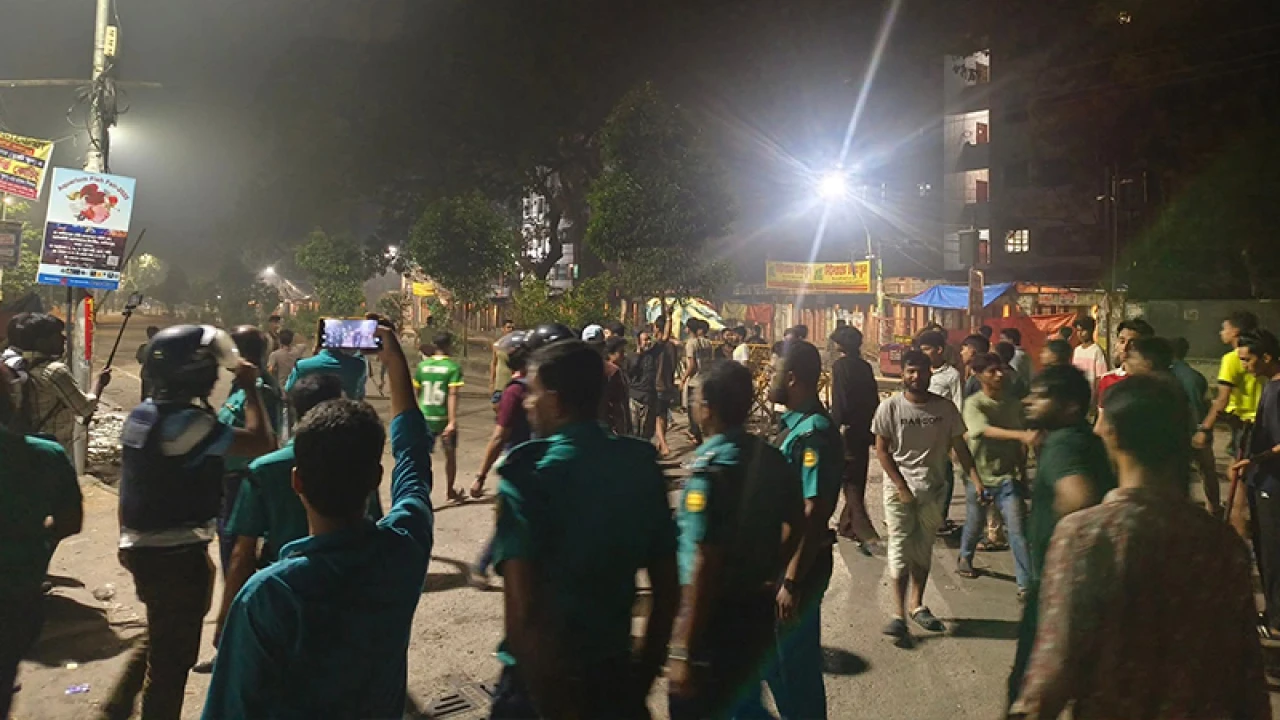 মধ্যরাতে ঢাবি ও ঢাকা কলেজের শিক্ষার্থীদের সংঘর্ষ