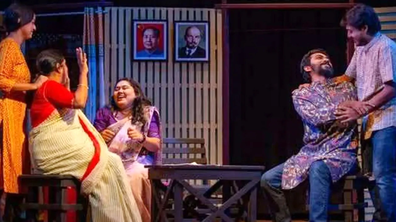 রজতজয়ন্তীতে ‘বৃত্তের বাইরে’ 