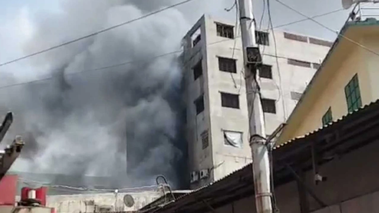 মিরপুরে গার্মেন্টস ও কেমিক্যাল গোডাউনে আগুন