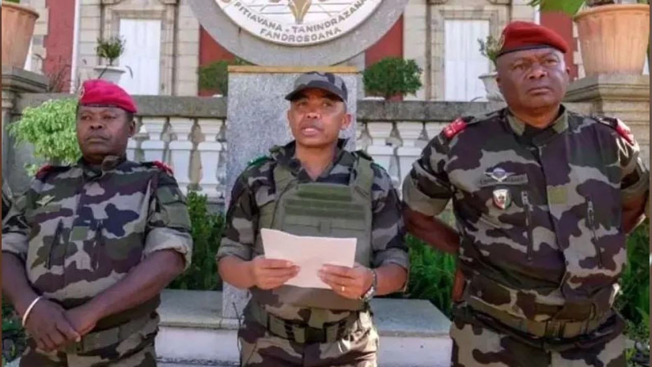 মাদাগাস্কারের নতুন প্রেসিডেন্ট কে এই কর্নেল র‌্যান্ড্রিয়ানিরিনা 