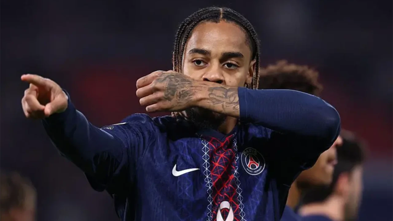 দুই গোলে পিছিয়ে থেকেও ড্র করল পিএসজি