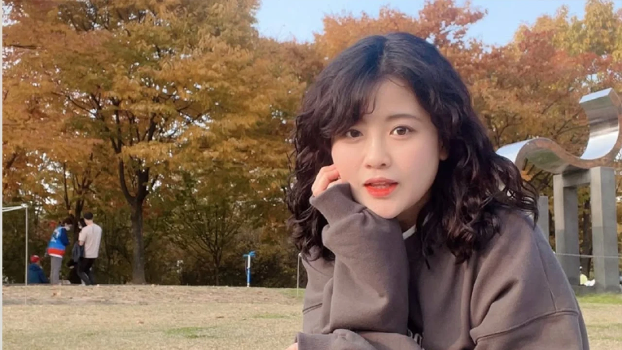 ৩৫ বছর বয়সেই জনপ্রিয় লেখিকার মৃত্যু