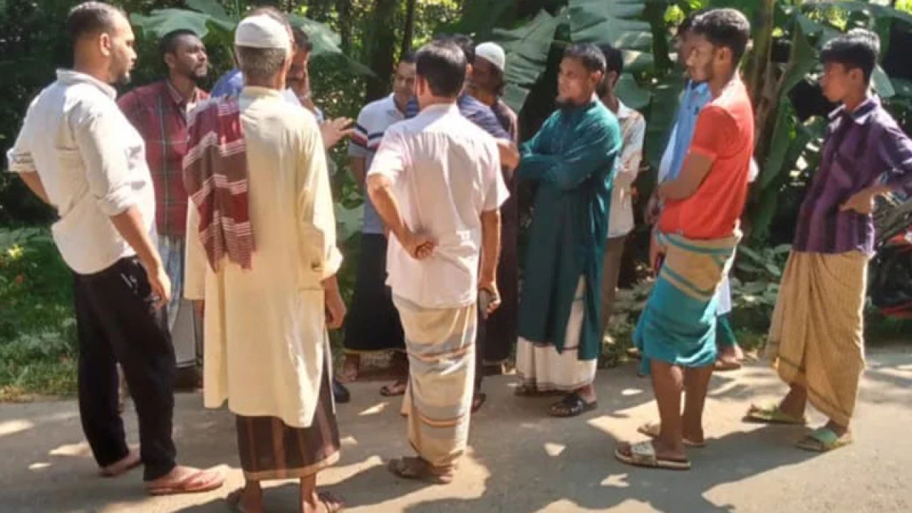 ঘরে মেয়ের মরদেহ, পালিয়ে গেলেন বাবা