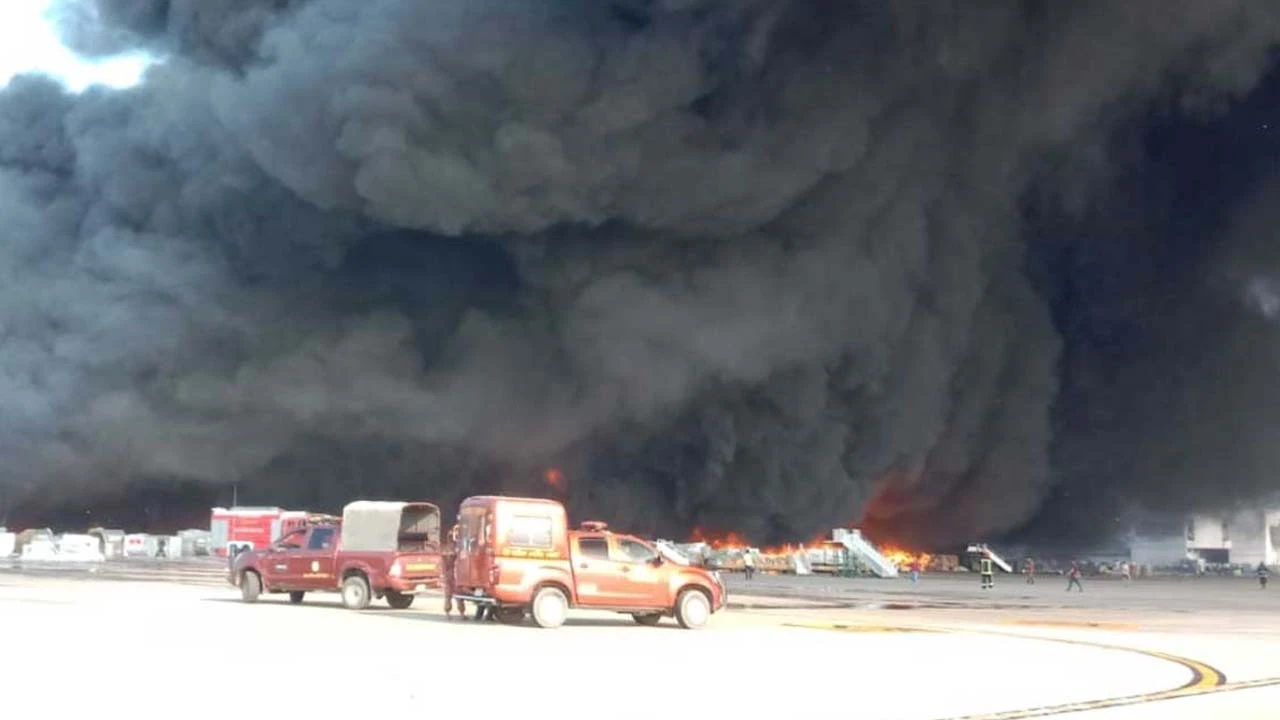 শাহজালালের কার্গো ভিলেজে আগুন, নিয়ন্ত্রণে কাজ করছে ২৮ ইউনিট
