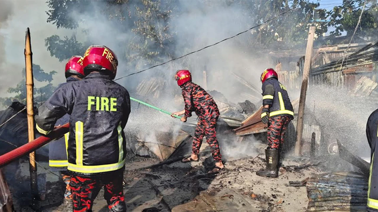 চাঁদপুরে গ্যাস সিলিন্ডার লিকেজে আগুনে পুড়ল ৭ ব্যবসাপ্রতিষ্ঠান