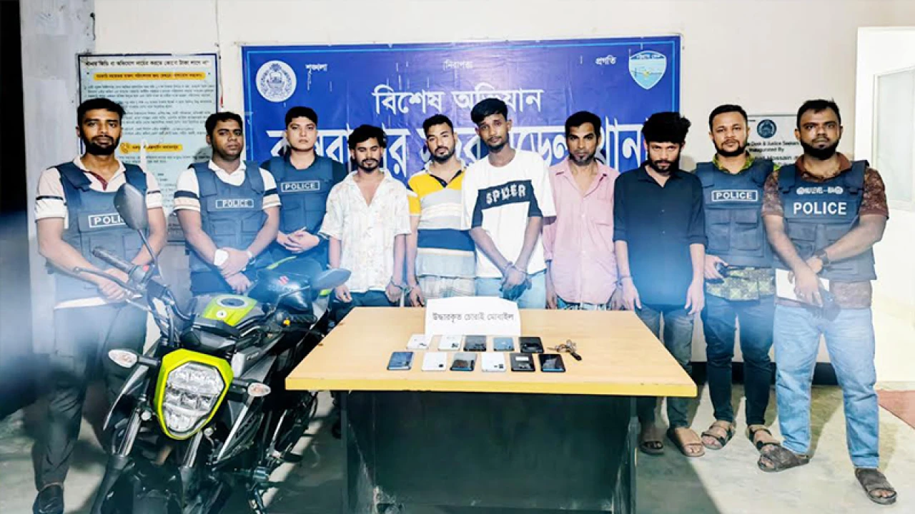 কক্সবাজারে পর্যটককে ছুরিকাঘাত করে ছিনতাই, গ্রেপ্তার ৫ 