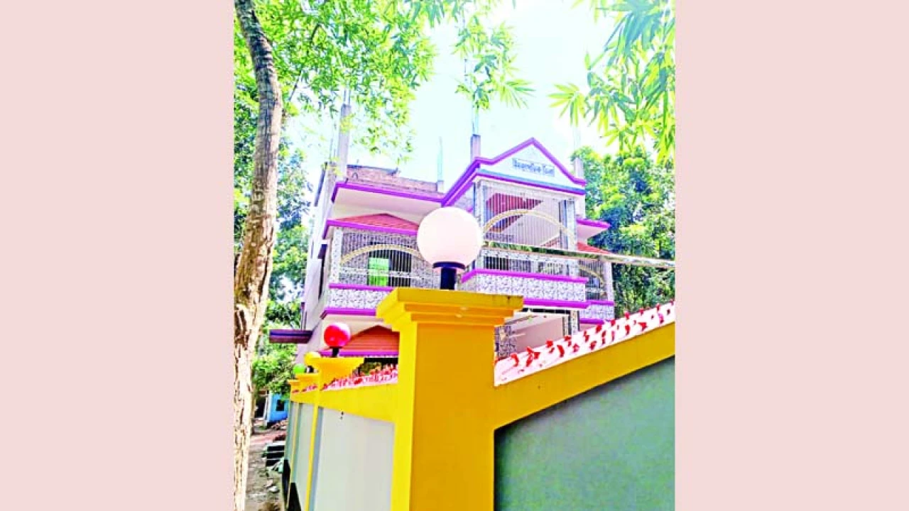 ‘আলাদিনের চেরাগ’ হাতে পাওয়া এক গ্রামপুলিশ