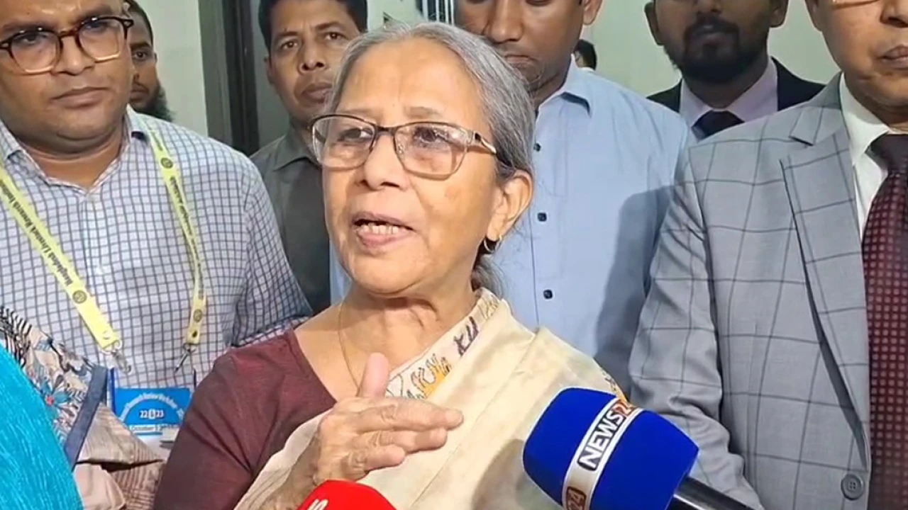 নিষেধাজ্ঞার মধ্যেও ইলিশ আহরণ করছে ভারতীয় জেলেরা