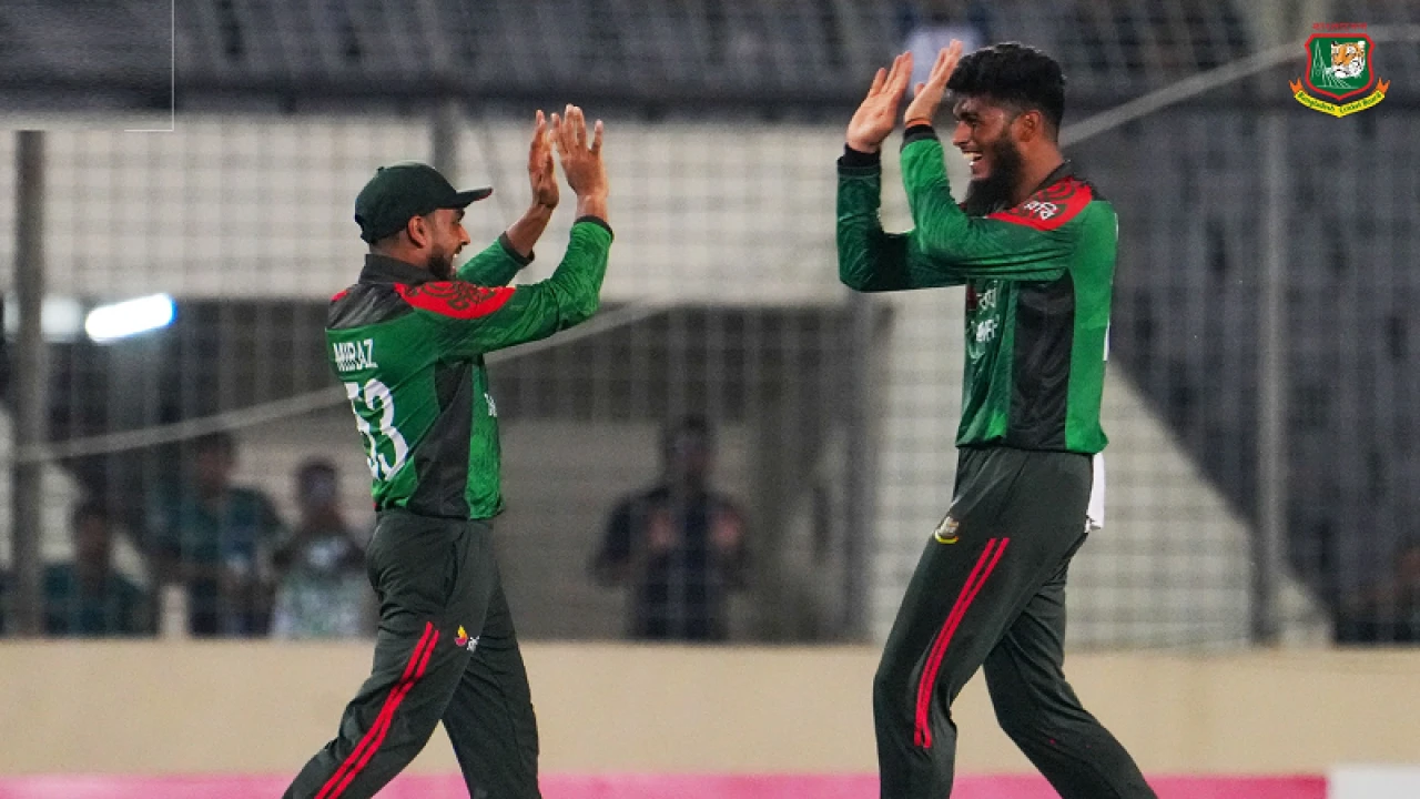 বোলিংয়ে ৬৫ ধাপ, অলরাউন্ডার র‌্যাঙ্কিংয়ে আরও বড় লাফ রিশাদের