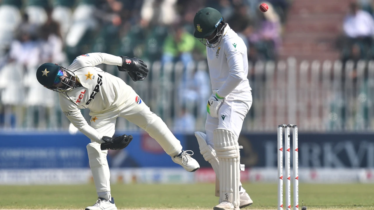 ঘরের মাঠে হারের শঙ্কায় পাকিস্তান