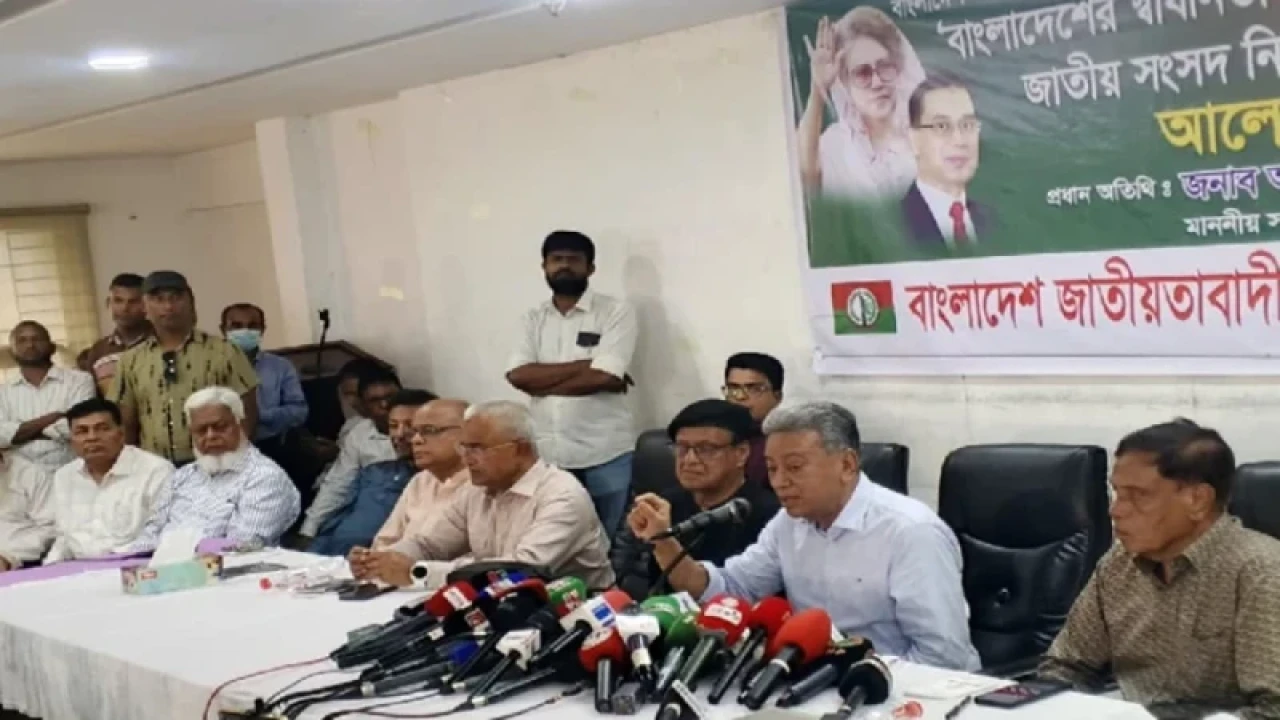 নির্বাচনের আগে বিতর্কিত উপদেষ্টাদের সরে যেতে বললেন আমীর খসরু 