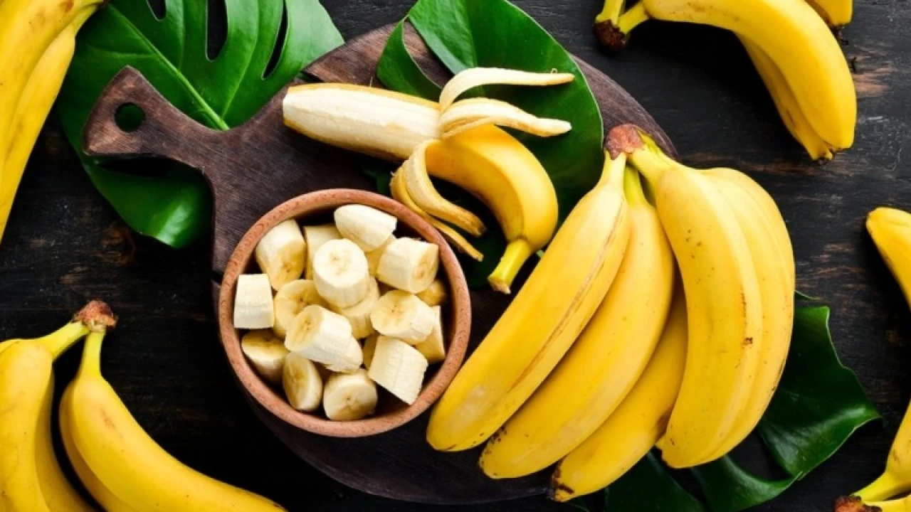 সকালে খালি পেটে কলা খেলে কী হয়?