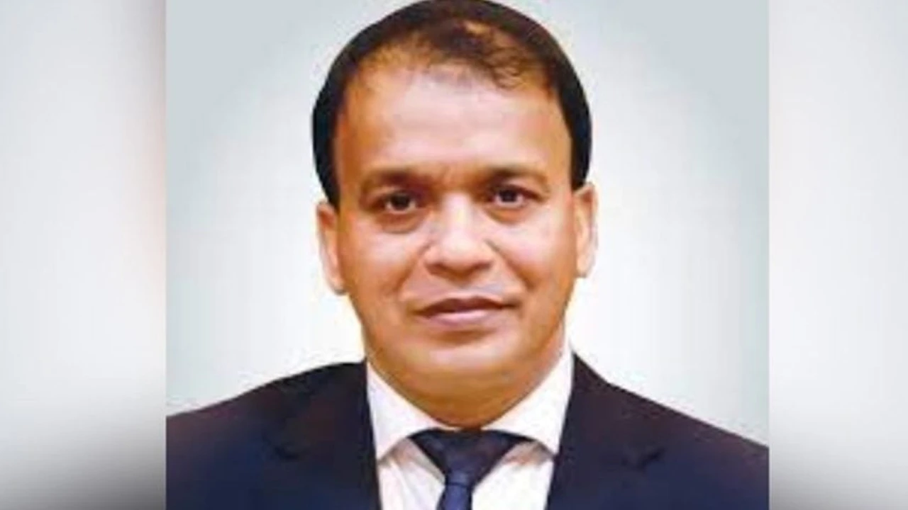 আদালতে এসে গ্রেপ্তারের পর রিমান্ডে ফারইস্টের সাবেক চেয়ারম্যান নজরুল ‎