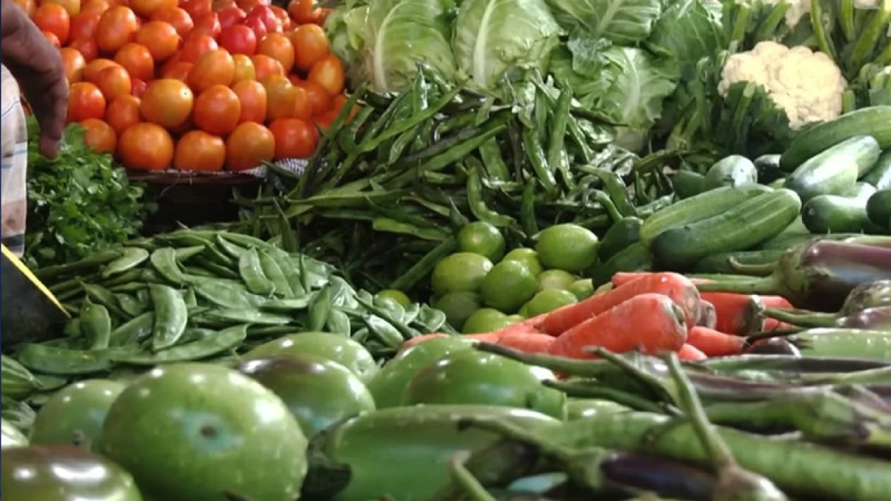 শীতের আগাম সবজিতেও স্বস্তি ফিরছে না বাজারে