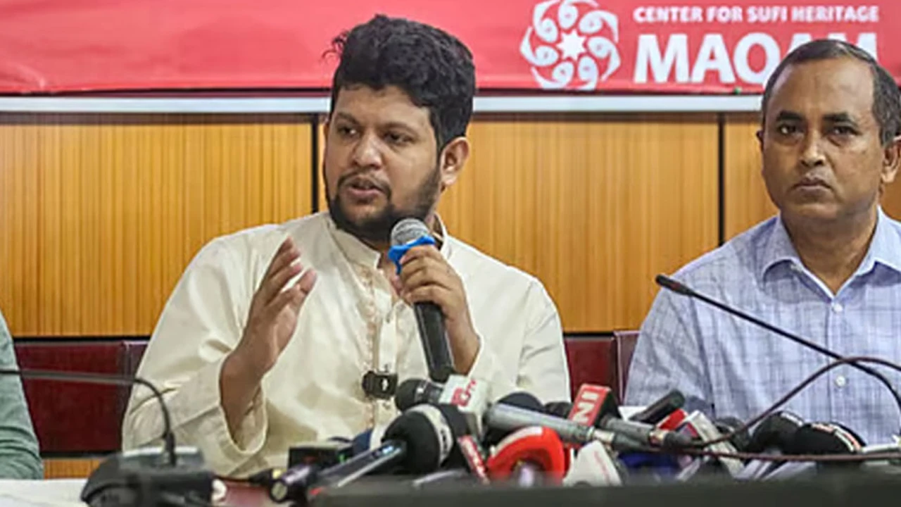 রাজনৈতিক ফ্যাসিবাদ গেলেও সামাজিক ফ্যাসিবাদ রয়ে গেছে: তথ্য উপদেষ্টা 