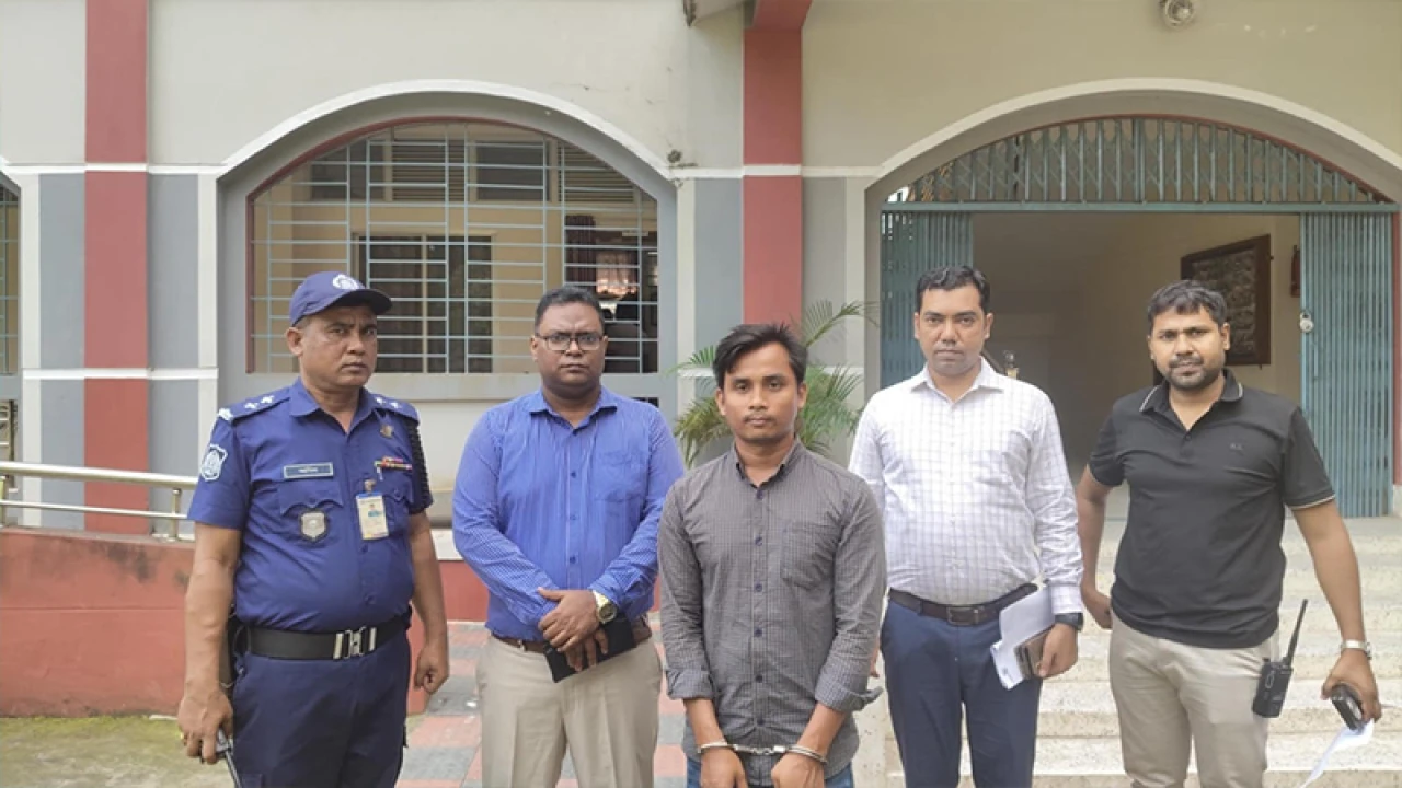 কাশিতে ফাঁস জালিয়াতি, ডিভাইসসহ ধরা পড়লেন যুবক