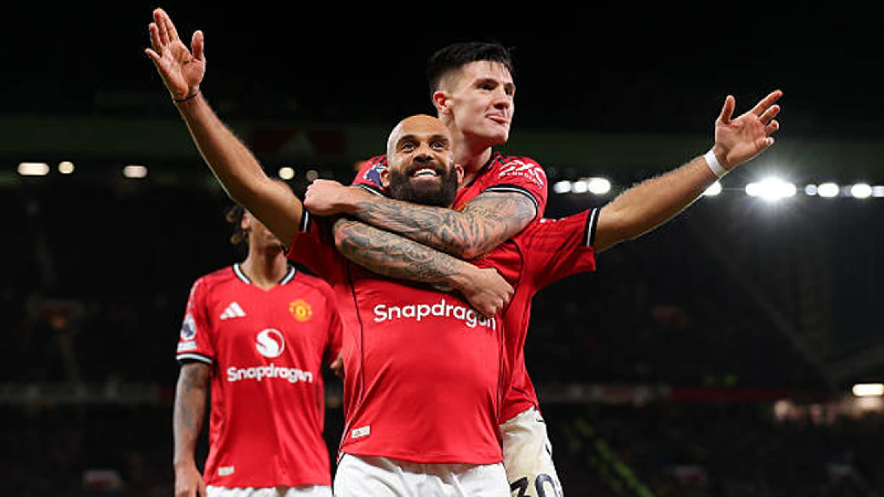 টানা তৃতীয় জয়ের দেখা পেল ম্যানইউ