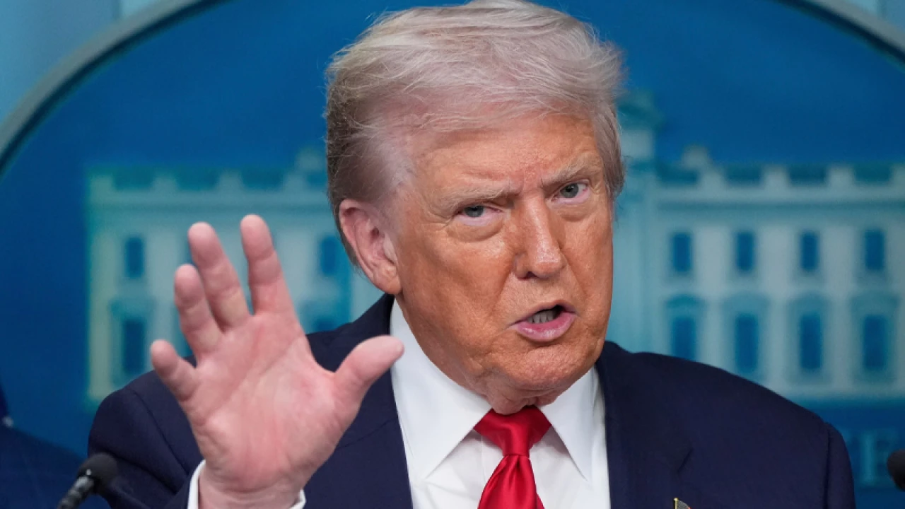 বিতর্কিত বিজ্ঞাপনে রপ্তানি ঝুঁকিতে কানাডা, ফের বাড়ল মার্কিন শুল্ক