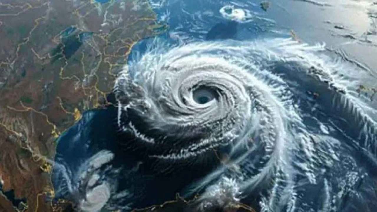 ঘূর্ণিঝড়ের আশঙ্কা, বিশেষ বিজ্ঞপ্তিতে যা জানাল অধিদপ্তর