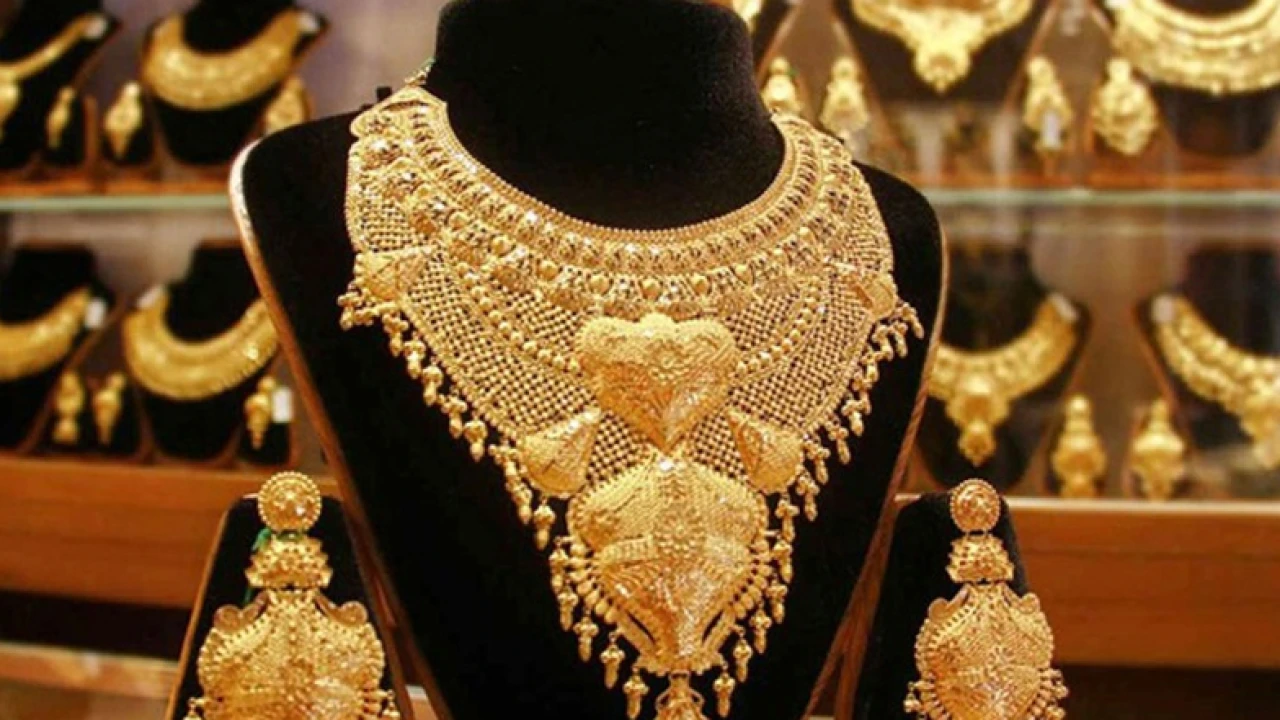 দেশের বাজারে স্বর্ণের দাম কী আরও কমবে?