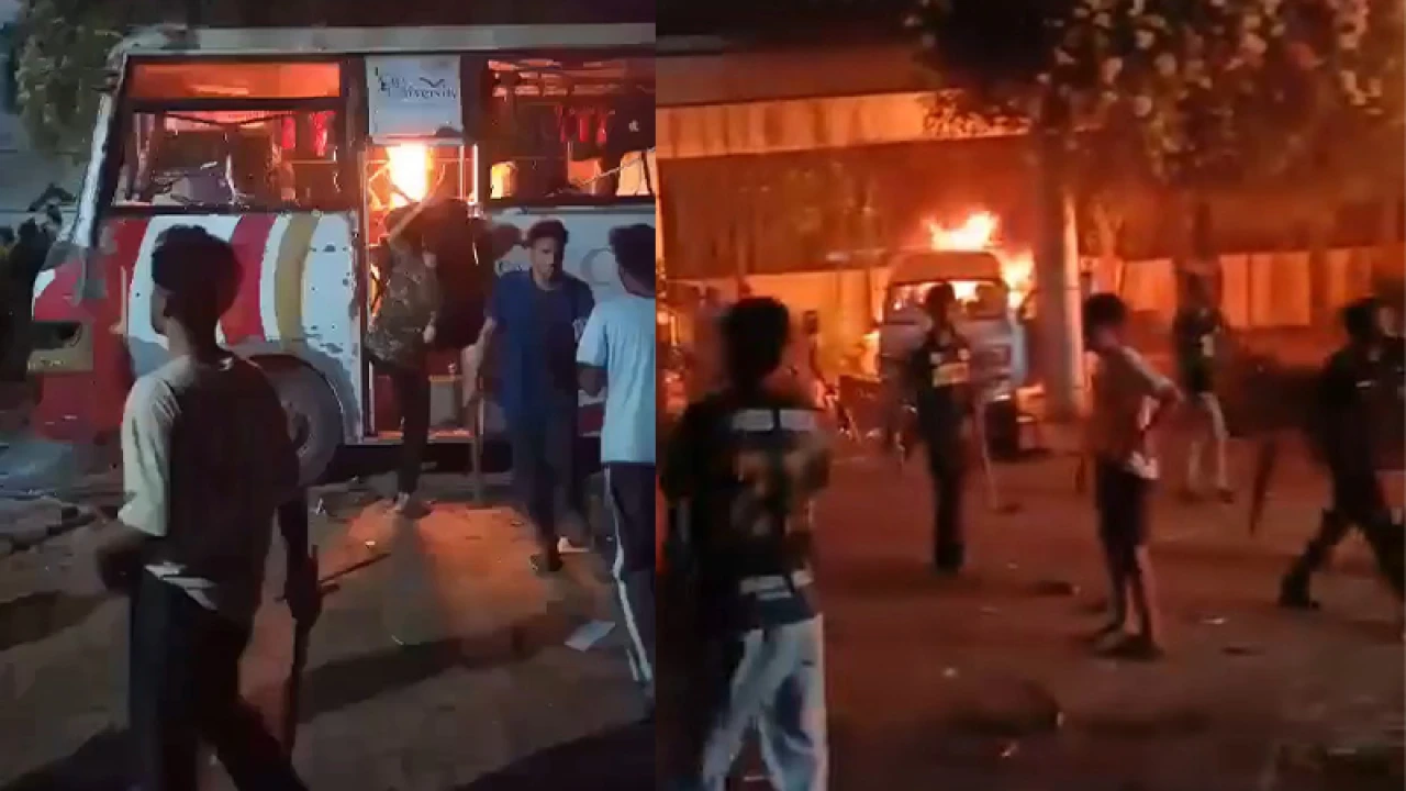 ড্যাফোডিল ও সিটি বিশ্ববিদ্যালয় শিক্ষার্থীদের মধ্যে সংঘর্ষ, ভাঙচুর-আগুন