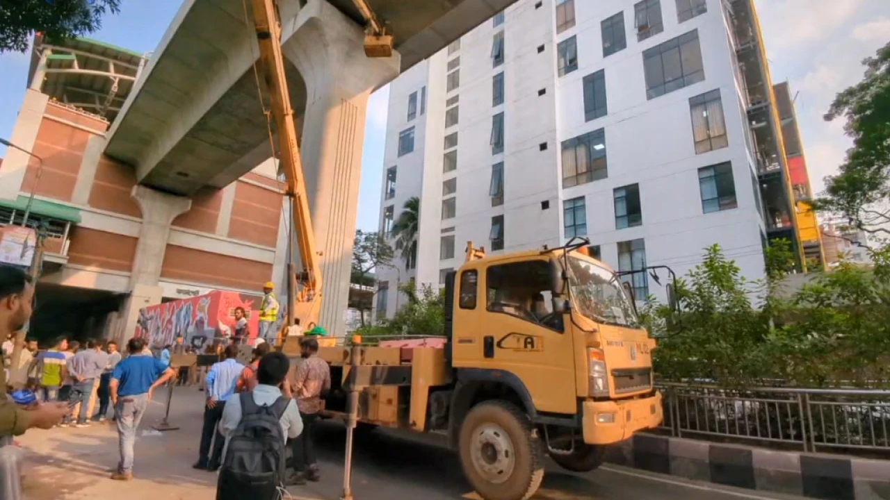 স্বাভাবিক হয়নি মেট্রোরেল সেবা, এখনো চলছে মেরামতের কাজ 