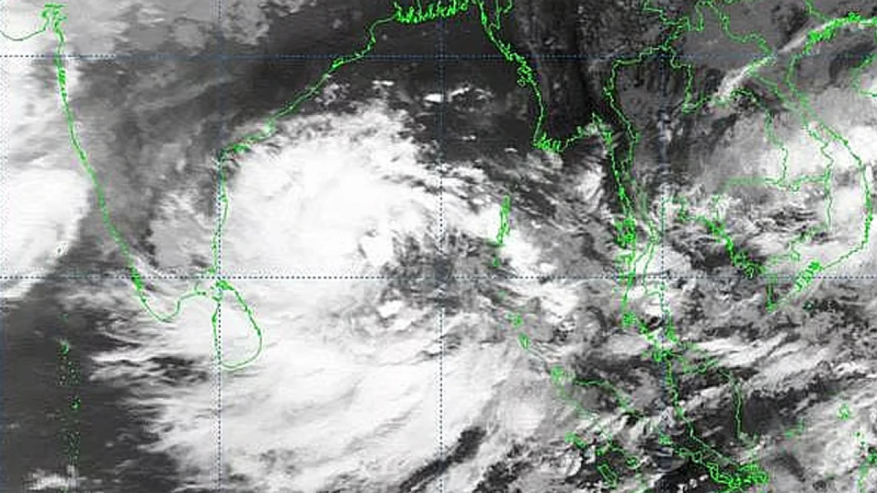 গভীর নিম্নচাপটি ঘূর্ণিঝড় ‘মোন্থা’য় পরিণত, বন্দরে হুঁশিয়ারি সংকেত