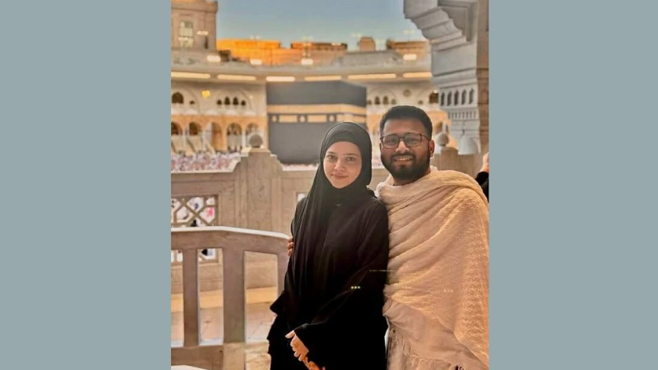 বিয়ে করেই পরদিন ওমরাহ করতে গেলেন চিরকুটের নিরব