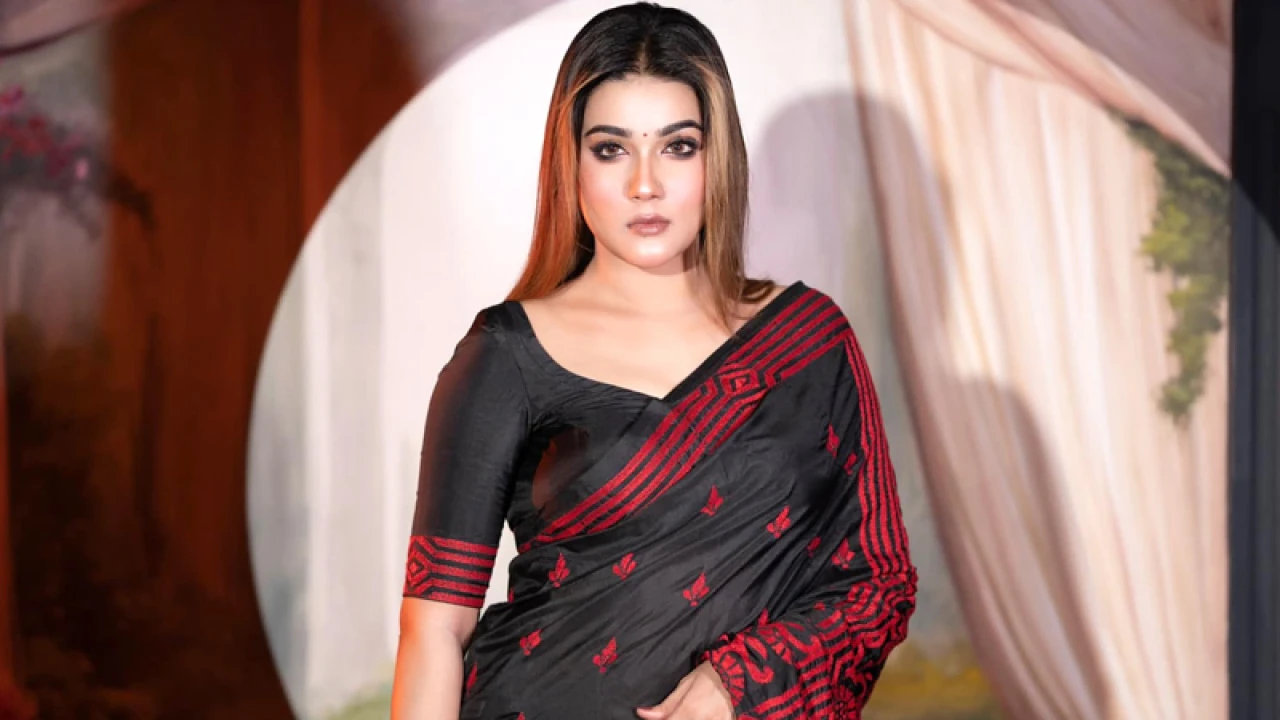 অঝোরে কাঁদলেন মাহিয়া মাহি