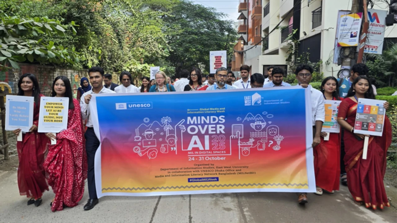 ইস্ট ওয়েস্ট ইউনিভার্সিটিতে ‘গ্লোবাল মিডিয়া এন্ড ইনফরমেশন লিটারেসি’ সপ্তাহ