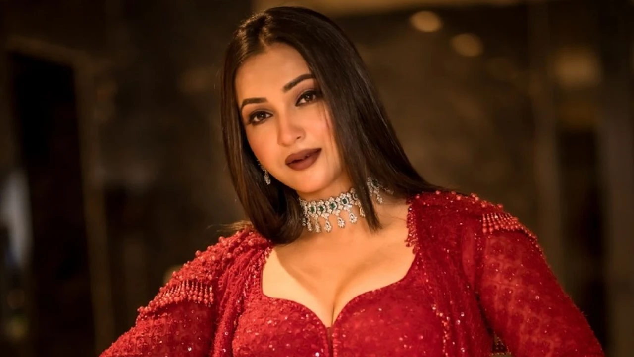 কটাক্ষের শিকার কৌশানি