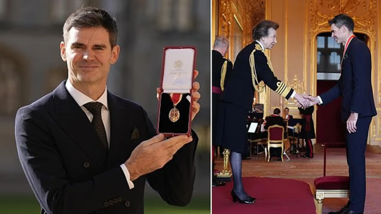 প্রিন্সেস অ্যানের হাত থেকে নাইটহুড পেলেন অ্যান্ডারসন