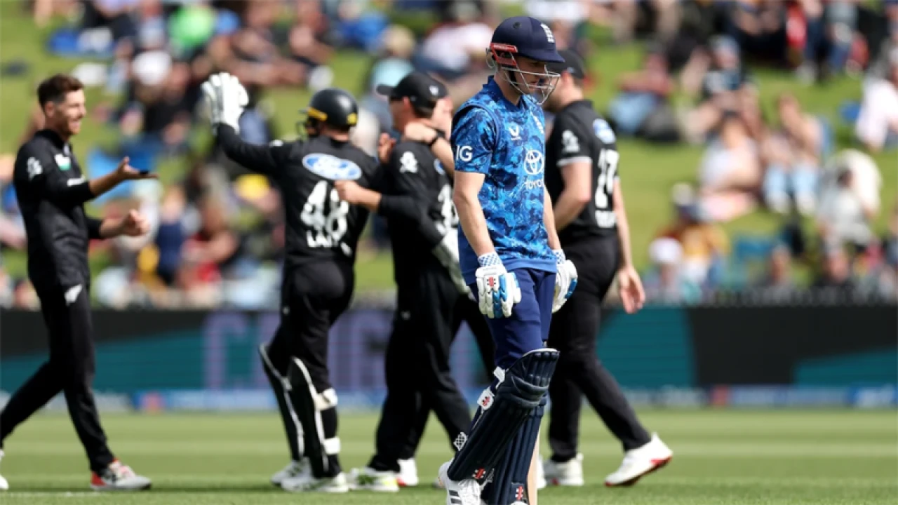 ইংল্যান্ডেকে ১৭ বছর পর ঘরের মাঠে সিরিজ হারাল নিউজিল্যান্ড