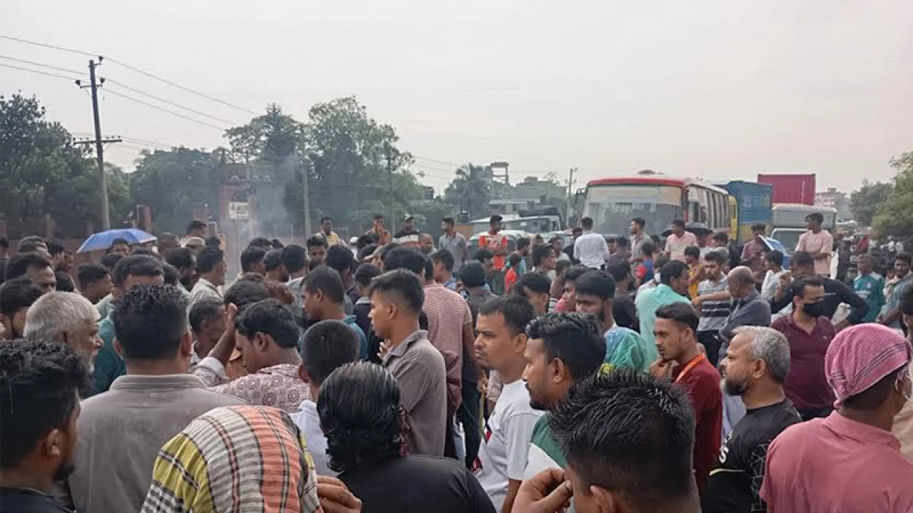 বেতন-ভাতার দাবিতে ২ ঘণ্টা ঢাকা-সিলেট মহাসড়ক অবরোধ শ্রমিকদের