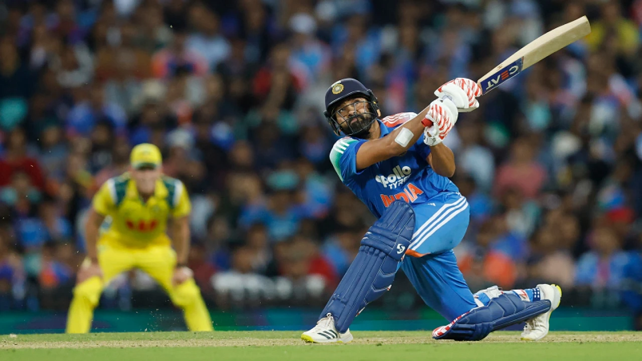 শেষ বেলায় প্রথমবারের মতো শীর্ষে রোহিত