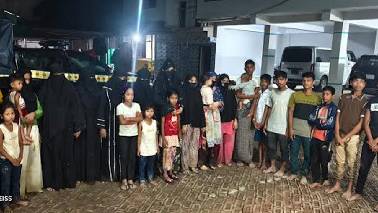 মালয়েশিয়া পাচারকালে সৈকত ও পাহাড় থেকে নারীসহ ৫০ রোহিঙ্গা উদ্ধার 