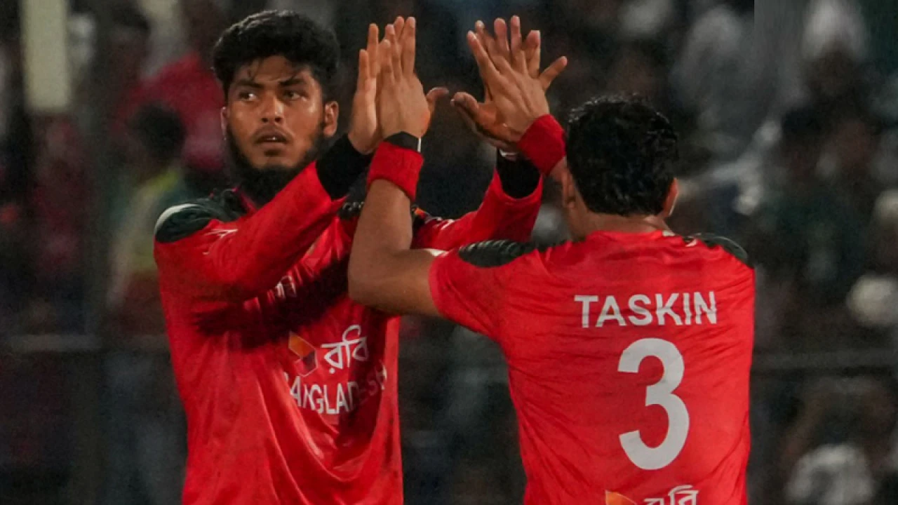 ঝড়ের আভাস দিয়ে দেড় শ রানও করতে পারল না উইন্ডিজ