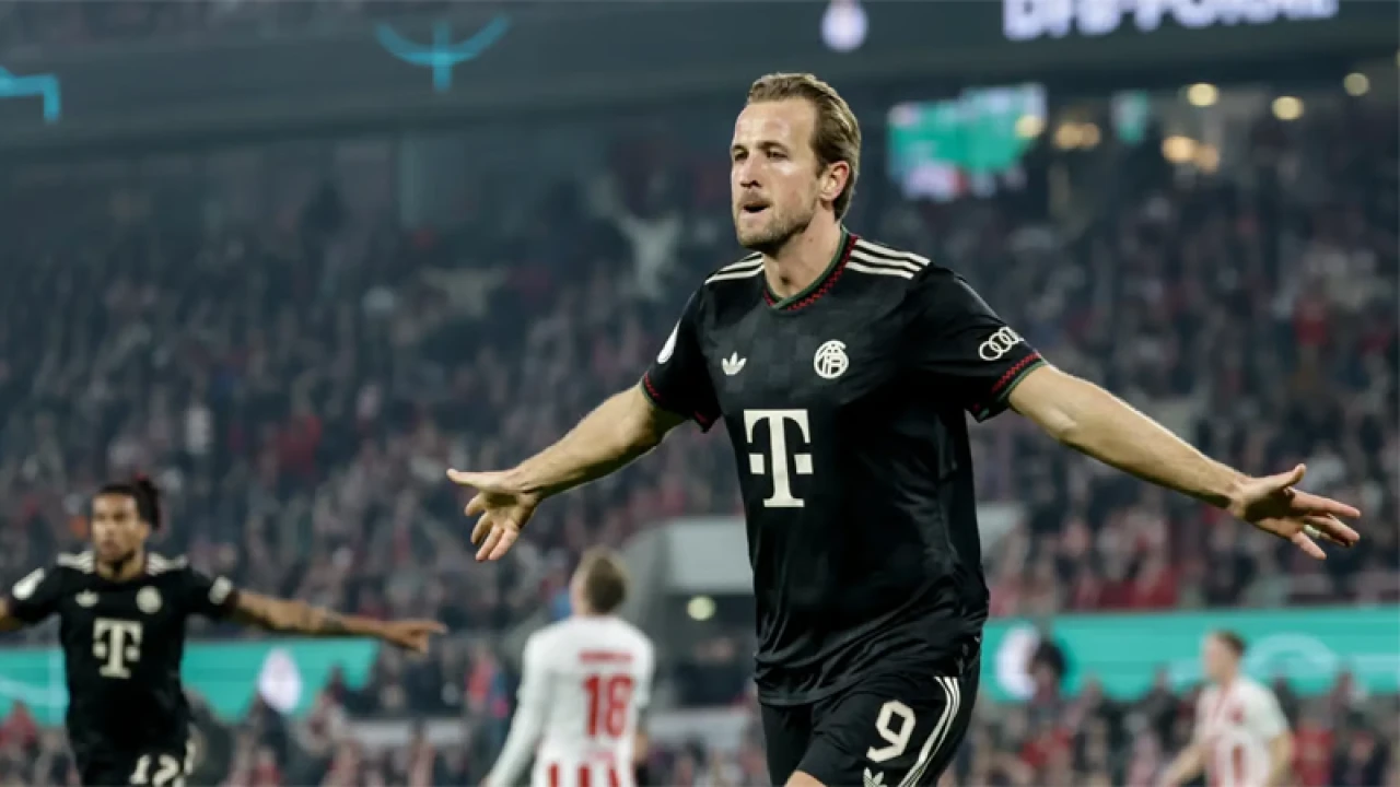 কেইনের জোড়া গোলে শেষ ষোলোয় বায়ার্ন