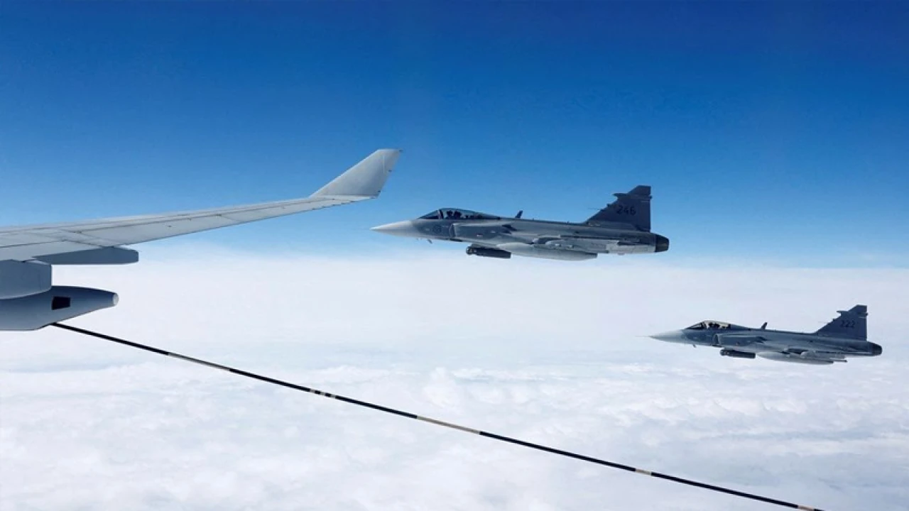 অত্যাধুনিক যুদ্ধবিমান কিনছে ইউক্রেন