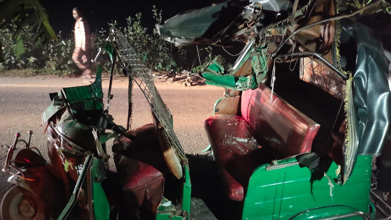 নেত্রকোনায় ট্রাক-সিএনজির সংঘর্ষে নিহত ২