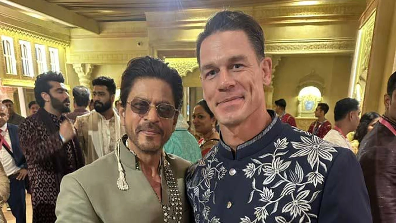 এক ফ্রেমে শাহরুখ-জন সিনা, পরস্পরের প্রশংসা