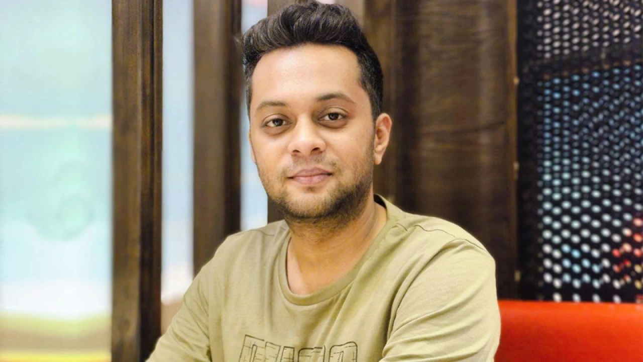 সেনাবাহিনীকে নিয়ে গাইলেন প্রত্যয়