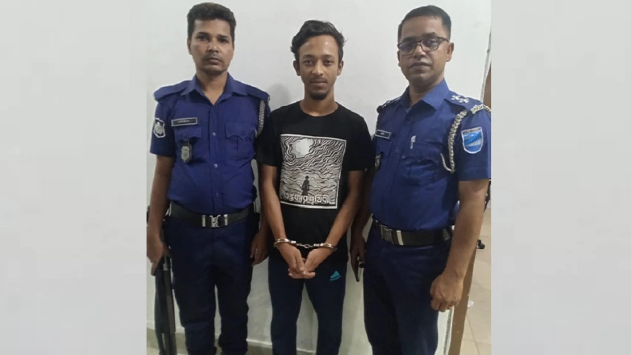 সাভারে নিষিদ্ধ ছাত্রলীগ নেতা গ্রেপ্তার