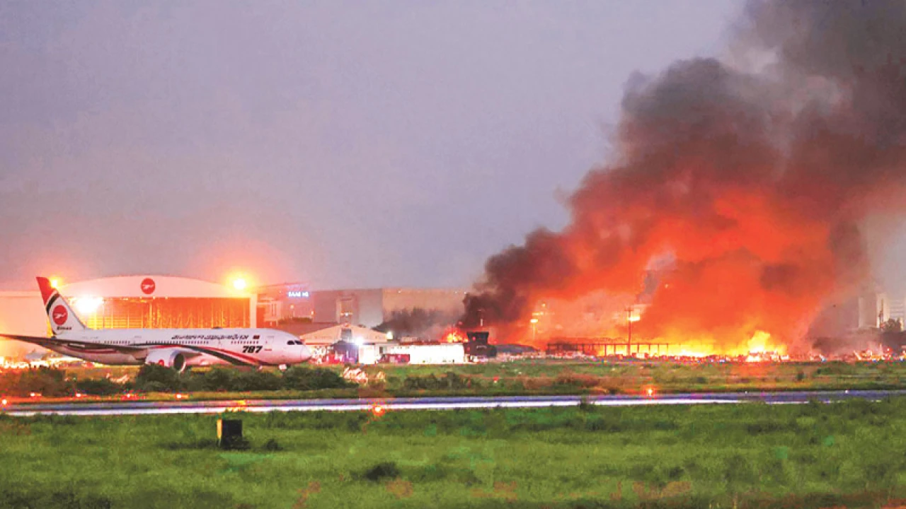 স্ট্রং রুমের ভাঙা ভল্টে মিলল ৮০টি রাইফেল-পিস্তল