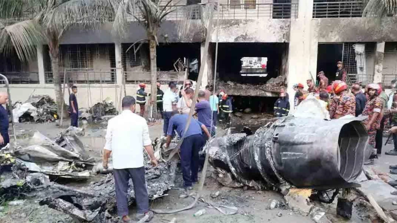 পাইলটের উড্ডয়নের ত্রুটিতে মাইলস্টোনে বিমান বিধ্বস্ত হয়েছে 