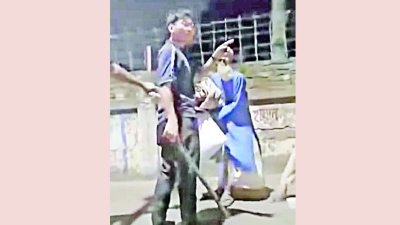 লাঠি হাতে উচ্ছেদ অভিযান সমালোচনার মুখে ডাকসু