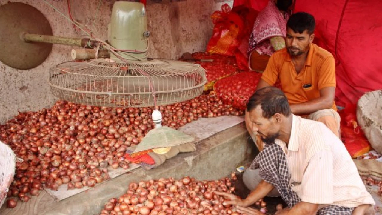 পেঁয়াজের বাজারে অস্থিরতা